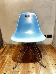 MODERNICA X BAPE (A Bathing Ape) – Fiberglass Side Shell Chair – September 2009 #蛇年行大運