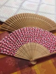 檀香扇 & 士多卑梨花布扇