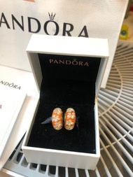 🈹🈹🈹Pandora Charm 二手真品橙色花花琉璃吊飾 有盒有紙袋及抹銀布 （絕版）HK$200/粒   新舊如圖  割愛價HK$200/粒 （原價HK$399/粒）