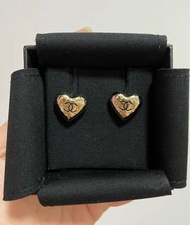Chanel 銀色心心耳環 22C