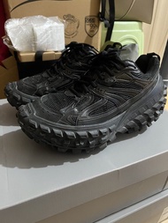 Balenciaga  DEFENDER