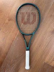 Wilson Blade 98 V9 16x19 Tennis Racket