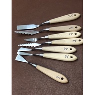 Wooden Handle Trowel There Are 7 Numbers.