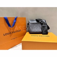 幾乎全新 【Louis Vuitton】 LV M69443 Trio  三合一郵差包 側背包
