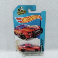 Hot Wheels HW City '10 Camaro SS Diecast Scale 1: Toy Car