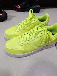 Nike Air Force 1 螢光黃紅