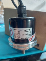 Bộ mã hóa vòng quay Encoder Autonics cốt 8mm xung 2048 dùng cho điều khiển tự động mới 100%