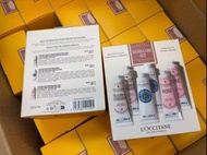 1300+好評❤️現貨‼️L'OCCITANE 歐舒丹 六件套護手霜禮盒 💰$320｜30ml × 6  🌸 套裝內容： ✅ 櫻花 30ml × 2 🧴 乳木果 30ml × 2 🌹 玫瑰 30ml 