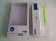 韓國品牌Ubisafe，韓國製造，電池型便攜式牙刷消毒盒，附脷苔刮、牙縫刷。雙重殺菌，產生紫外線與臭氧， 殺滅各種細菌與病原菌。經驗證嘅99%殺菌力。只需五分鐘即完成殺菌。