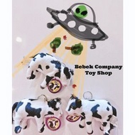 美國古董玩具🛸 Wendy‘s 溫蒂漢堡 農場系列 乳牛 玩偶 絕版玩具 吊飾 鑰匙圈 羅斯威爾事件 飛碟 事件