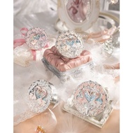 Flower Know's swan cheek has a luxurious look