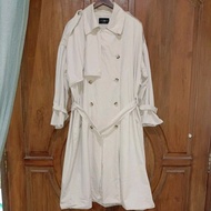 PRELOVED STITCH SNAP Long Coat Katun Wanita Ivory Polos Bigsize