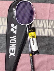 YONEX尤尼克斯 天斧係列 碳纖維羽毛球拍 輕便舒適男女同款 紫色