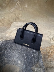 MONGANTE Spice Crossbody ( Neutral Tone ) กระเป๋าถือ กระเป๋าสะพายข้าง กระเป๋าออกงาน