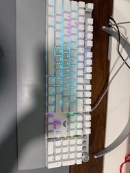 白色機械鍵盤108鍵紅軸