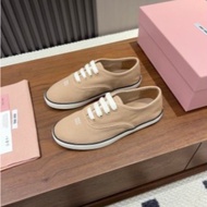 Canvas sports flat shoes are simple and easy, while twill sports shoes combine practicality with sty