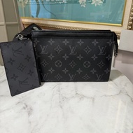 LV 黑灰原花Gaston銀釦一字拉附扁形零錢包二合一間斜背包M81124