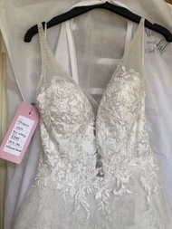 好物最低價出清！英國購入 設計師婚紗 絕美v領 Tiffany白紗 bridal couture, wedding gown 九成新 珠飾白紗禮服 肩帶有少珠珠不影響使用 買比租便宜