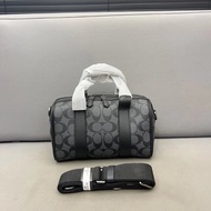 Fendi Gotham24 Series Portable Messenger Bag Duffle Boston Barrel Bag Shoulder Messenger Bag Classic