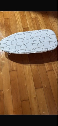 熨衫板 ironing board