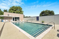 Bywater condo w pool & gym near Crescent Park