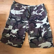 Carhartt 迷彩短褲