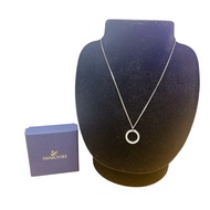 施華洛世奇圓形吊墜項鍊，水鑽項鍊

施華洛世奇 銀色 [二手]