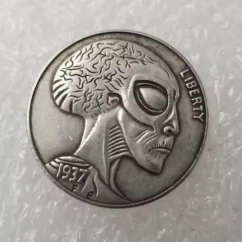 1 small 1.8cm/0.71in Bison coin, replica coin, 1 alien skeleton coin, Bison wanderer coin, art colle