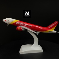 MÔ HÌNH MÁY BAY AIRBUS A320 VIETJET TỈ LỆ 1:400 (20CM) KIM LOẠI CAO CẤP SƠN TĨNH ĐIỆN BÓNG ĐẸP
