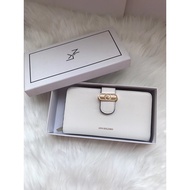 กระเป๋าสตางค์ผู้หญิง กระเป๋าสตางค์Lyn outlet มีหลายสีเเต่งหน้าเข็มขัด เเต่งอะไหล่สีทอง