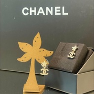 【舊愛新歡】️CHANEL-五角星雙C吊墜耳環(耳針式)