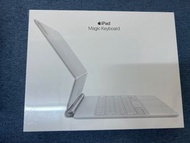 iPad Pro 11 Magic Keyboard white