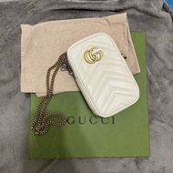 Gucci GG marmont 奶白色牛皮拉鍊手機包 有卡層