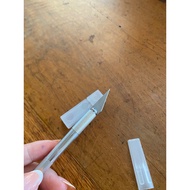 Razor with replaceable blades (5 blades included)