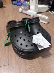 crocs 泡芙 鞋