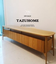 北歐簡約型格丹麥設計主義型格中古Vintage工業風格德國懷舊70年代創意電視櫃.
選用進口橡木打造.線條簡約有型.摩登又帶有復古感覺.
呎吋:179L X 38D X 51H CM
多謝客人提供靚靚