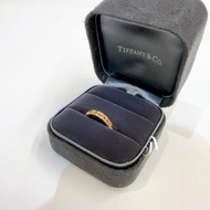 Tiffany 750玫瑰金滿版T logo True窄版戒指