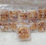 roti selai cokelat dan selai nanas jordan bakery