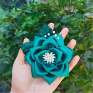 Blue pointed corsage