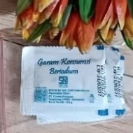 Iodized consumption salt 0.8 grams sachet contains 10 iodized salt