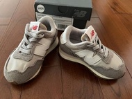 New Balance 兒童波鞋