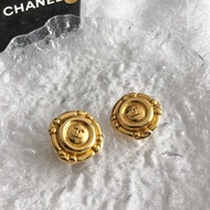 【日本直送 名牌中古包】CHANEL 香奈兒 耳環 金色 經典雙C logo vintage 古著 hmxj4r