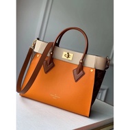 New Product On My Side Medium Handbag Color Matching Style Fashion Handbag Commuter Handbag M53823