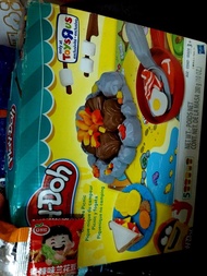 Play-Doh Campfire Picnic Playset/培樂多《露營野炊燒烤烤肉甜點烘綿花糖多士薯片小食野餐大大小玩家》黏土工具套裝。現在大概30秒就能完整下單，即多送你一份隨機小禮物，使你