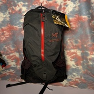 全新 arcteryx arro 22 red zippers backpack rucksack inner oxidized 全新未用內部氧化 不死鳥紅色防水拉鏈背囊 書包 背包 始祖鳥
