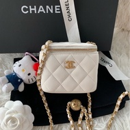 【配件防塵袋保卡盒子 99新 💕】 Chanel 21c 小盒子 化妝包 金球白色 羊皮 斜挎單肩