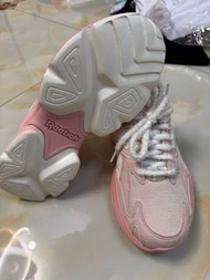 Reebok 防滑輕便波鞋/跑鞋