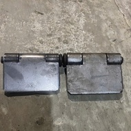 Thick black truck hinges, weighing 6 ounces, 9 ounces