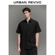 URBAN REVIVO เสื้อเชิ้ตแขนสั้นติดกระดุมสไตล์สร้อยคอแบบสบายๆเรียบง่ายของผู้ชาย UML250056
