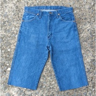 W8/30 Second-Hand Wrangler Jeans (Cut Legs) Model 13MWZ Actual Waist Measurement 30.5" Total Length 
